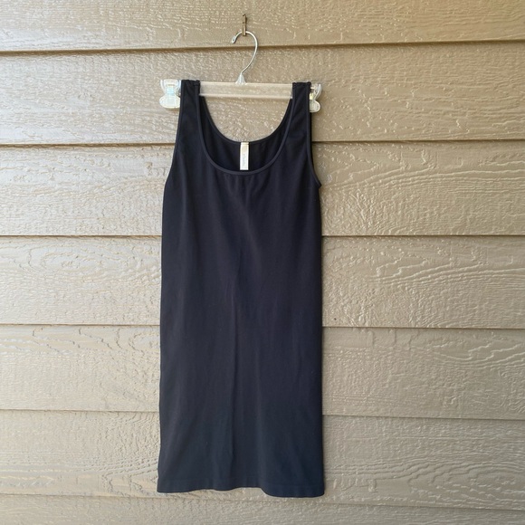 NIKIBIKI SEAMLESS SOFT & SUPER STRETCHY SCOOP NECK DRESS TANK CAMI one sz black - Picture 1 of 7